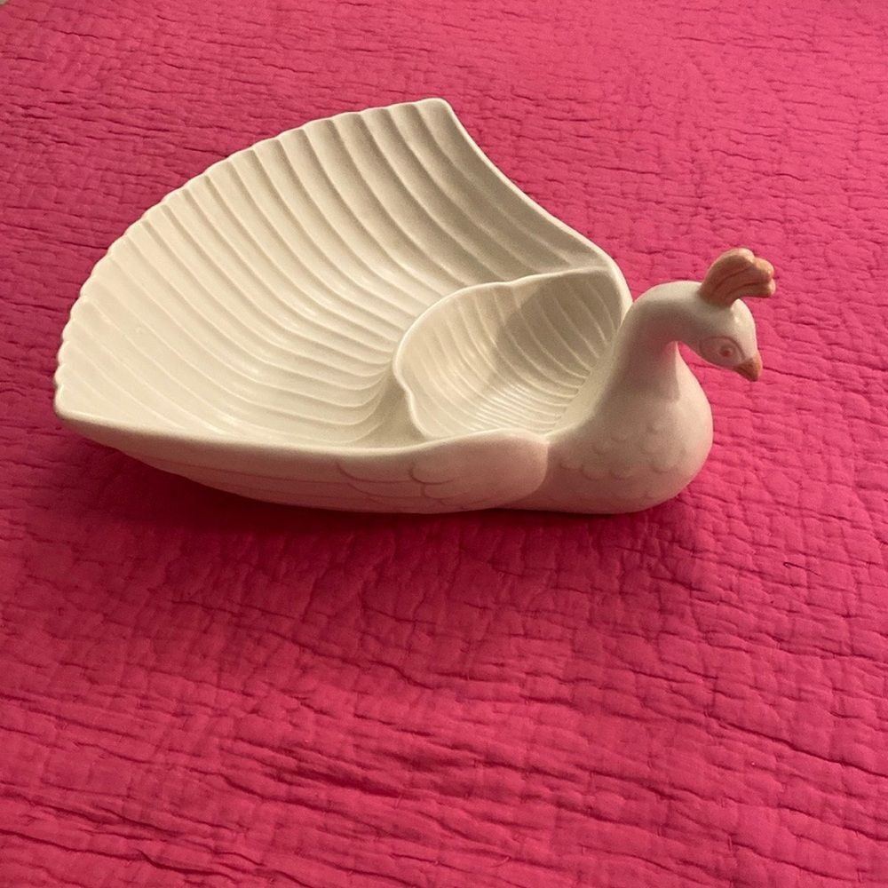Fitz and Floyd Cream Ceramic Piece
